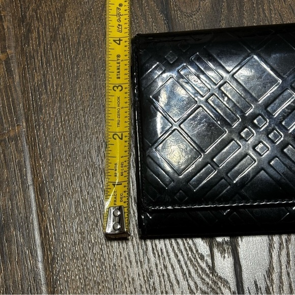 BURBERRY Nova Check Black Patent
Leather Flap Long Wallet - Picture 5 of 16